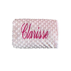 Plaid, couverture rose à bulles brodée du prénom de bébé